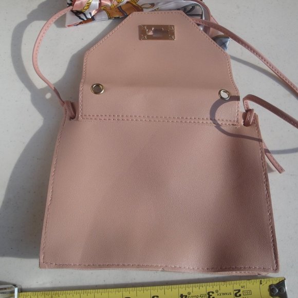 Adorable Soft Pink and White Crossbody bag with Scarf...great for phone and keys - Picture 4 of 6